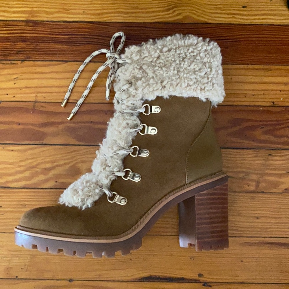 NEVER WORN Jennifer Lopez Gallyana Heeled Fur Boots